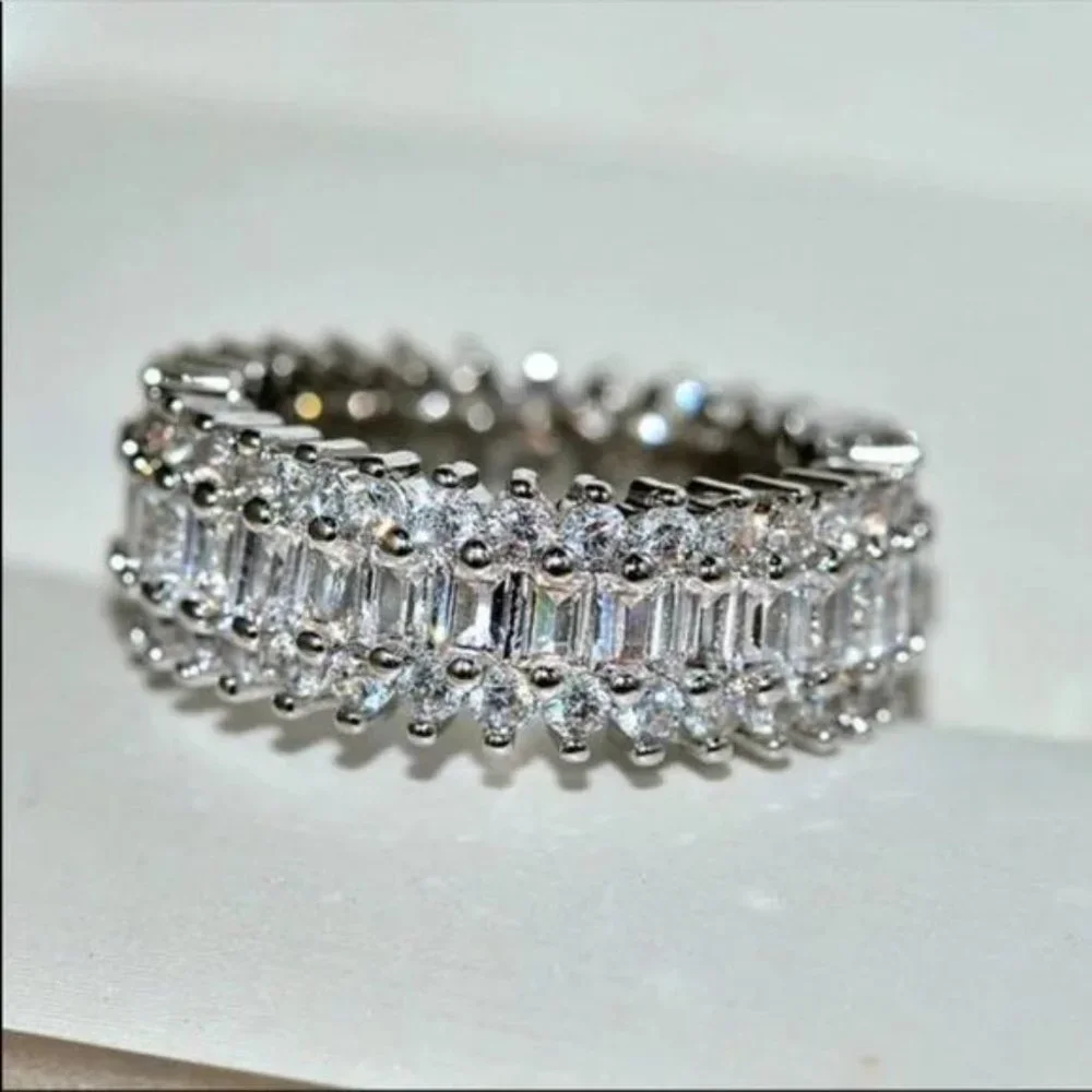 NEW BAGGAGE 925 STERLING SILVER DIAMOND RING, CUTE RING, SHINY RING. - Picture 5 of 7